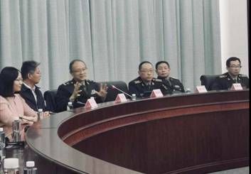 积极响应党的号召