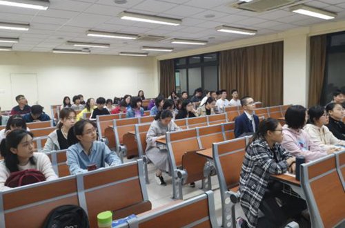 205教室举办入党宣讲会