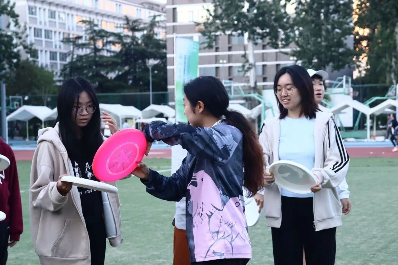 在奔跑与欢笑中感受户外运动的独特魅力