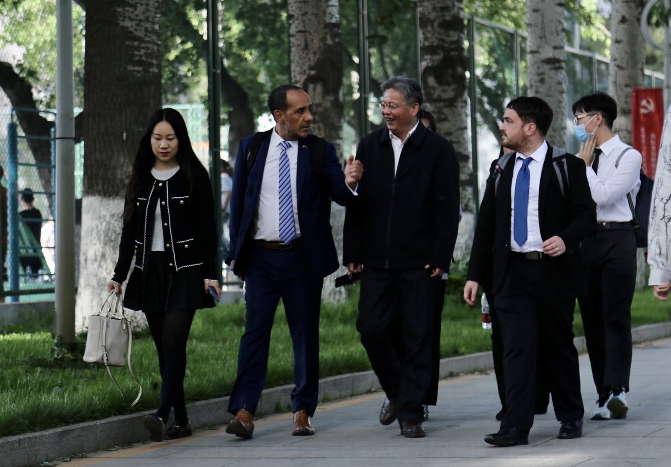 乌拉圭驻华使馆邀请乌拉圭历史老师潘慧