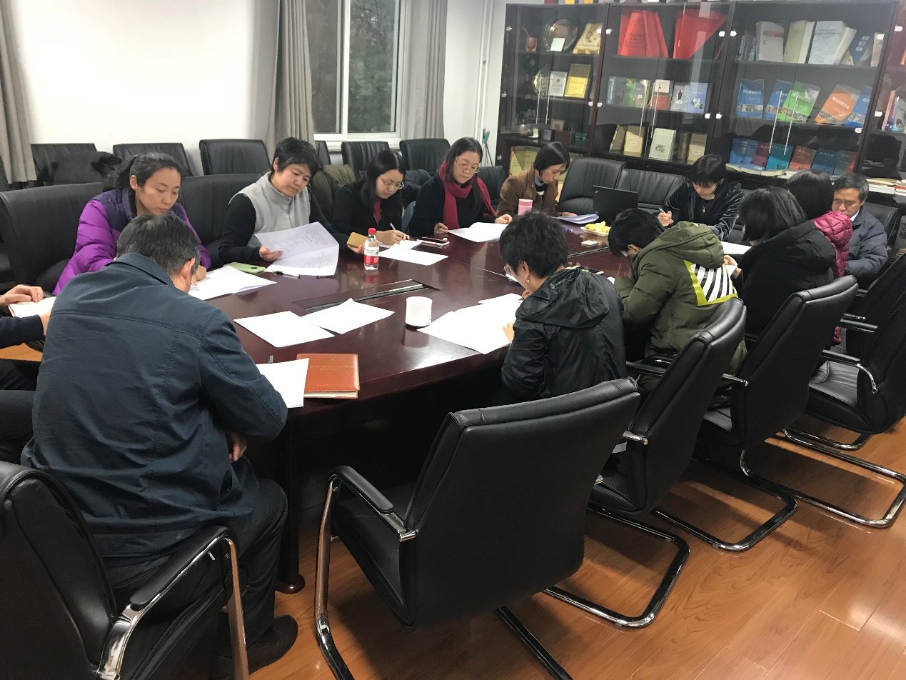 会议由教师支部书记张方方主持