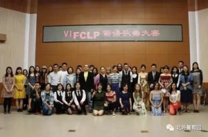 在逸夫楼一层大会议室跟葡语专业师生分